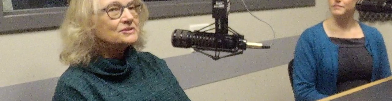 687